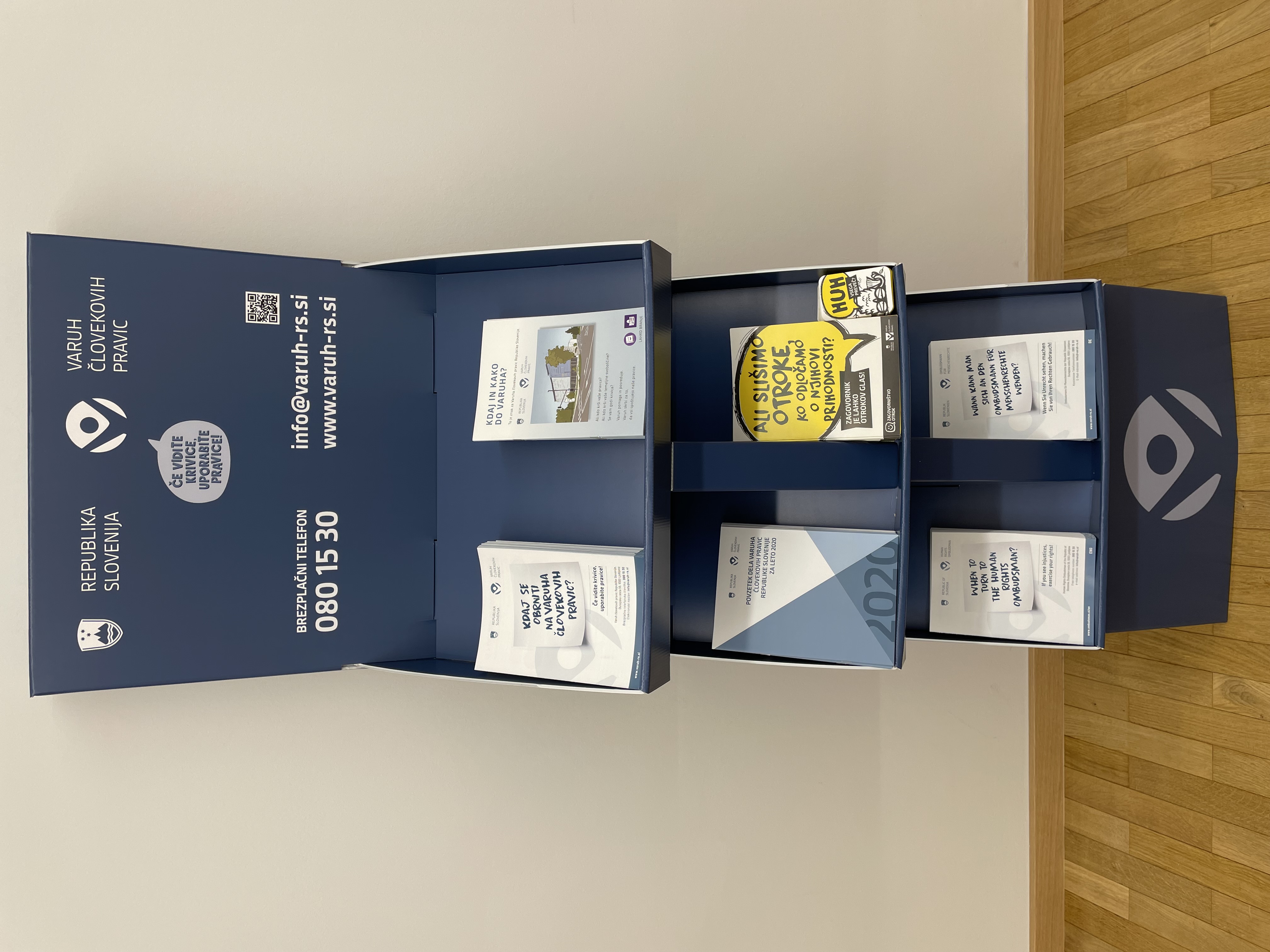 stojalo gradiv varuha človekovih pravic